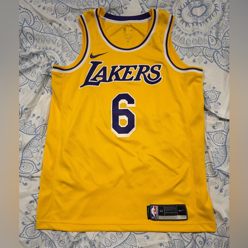LeBron James Jersey 44 Medium